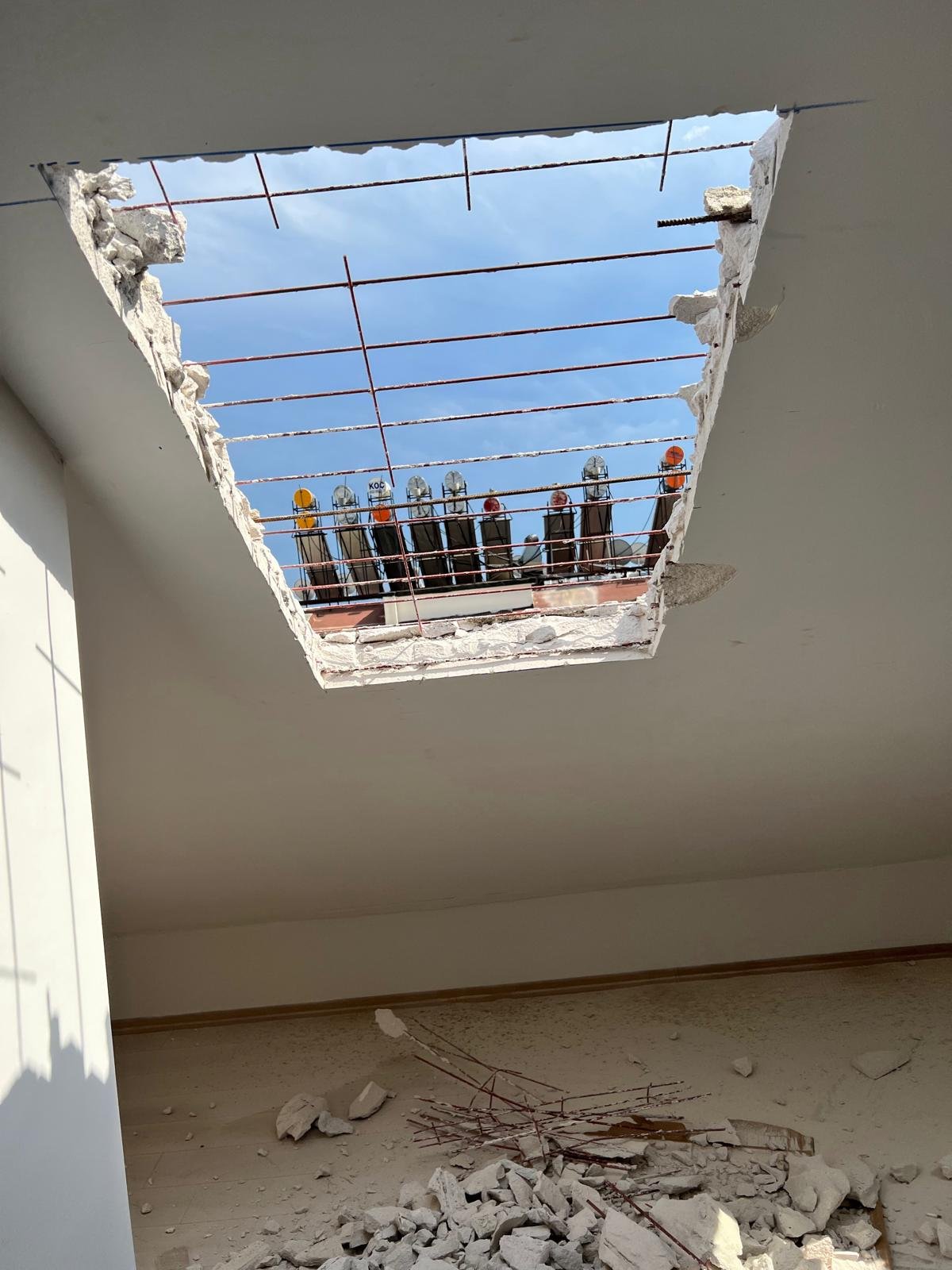 Çatı Penceresi Çıkış Kapağı